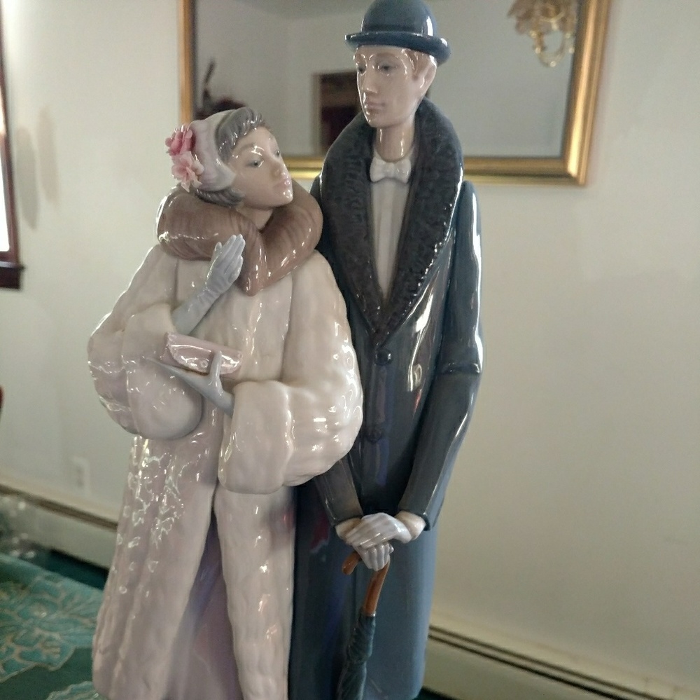 Lladro "On The Town"